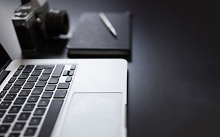 kaiyun网站-弗赖堡球队遭遇连败，危险区域积分严重不足，弗赖堡队主客场球衣