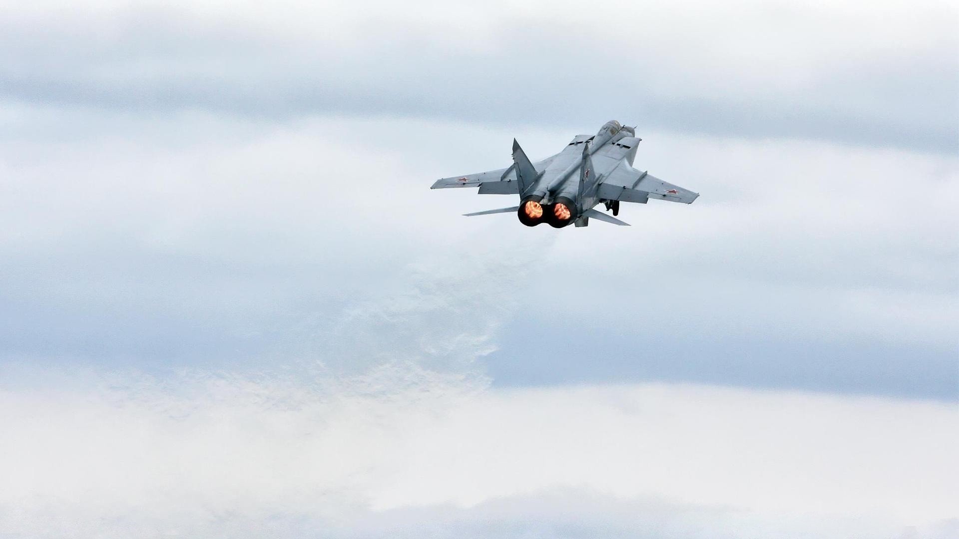 “幕后英雄:车队坚守的坚持与智慧”,车队的岗位职责流程及制度