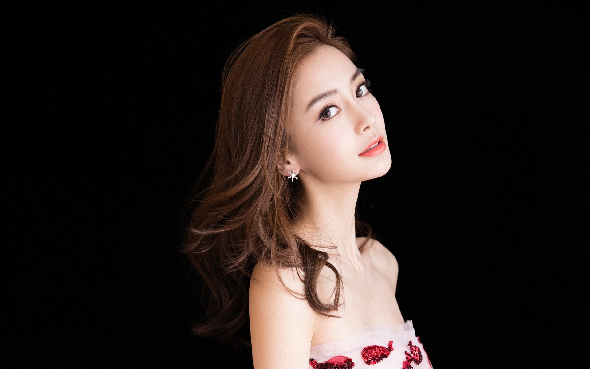 篮球运动员心理辅导服务体系完善,篮球运动员的心理素质训练应把重点放在