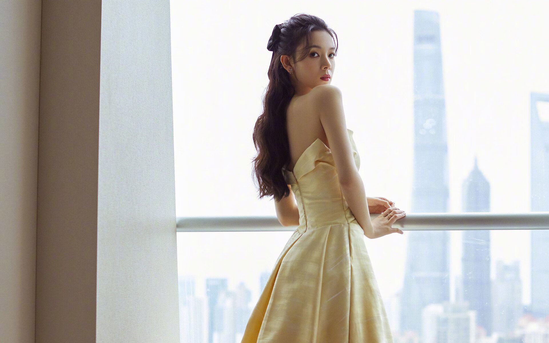 英格兰骑手凯特·哈里森在巴黎奥运会三项赛中获得第十四名,展现出色表现。